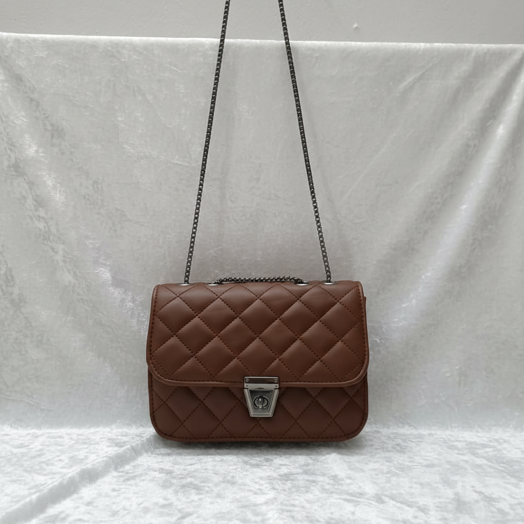 Diamond-Quilted Pattern Hangbag
