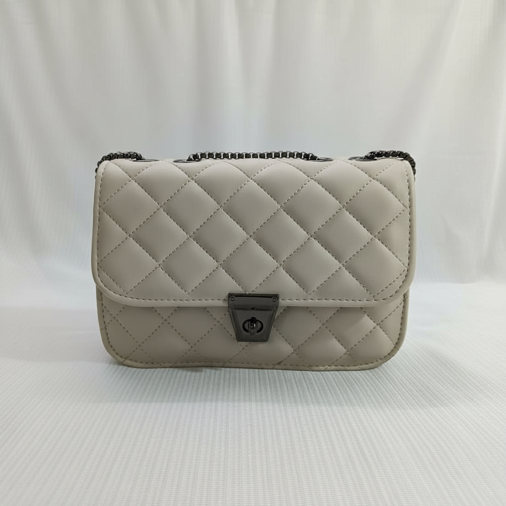 Diamond-Quilted Pattern Hangbag